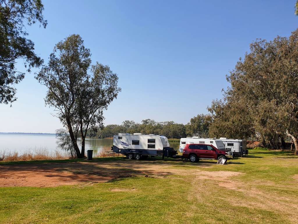 Lake Cargelligo frogs hollow donation camp-NSW water caravans camping