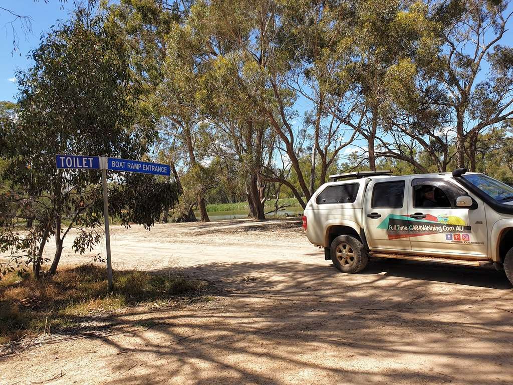 Driving out of Rocky Water Holes Narrandera free camp NSW