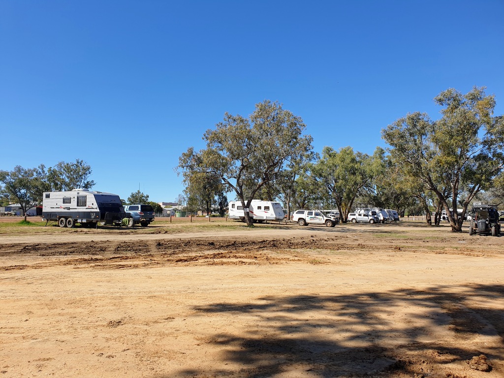 Perkemahan sungai Barcoo blackall Queensland caravan camping