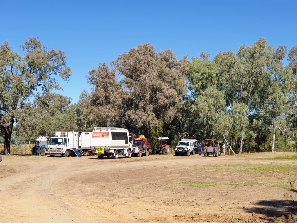 Kamp sungai Barcoo menghitamkan semua traktor Queensland 