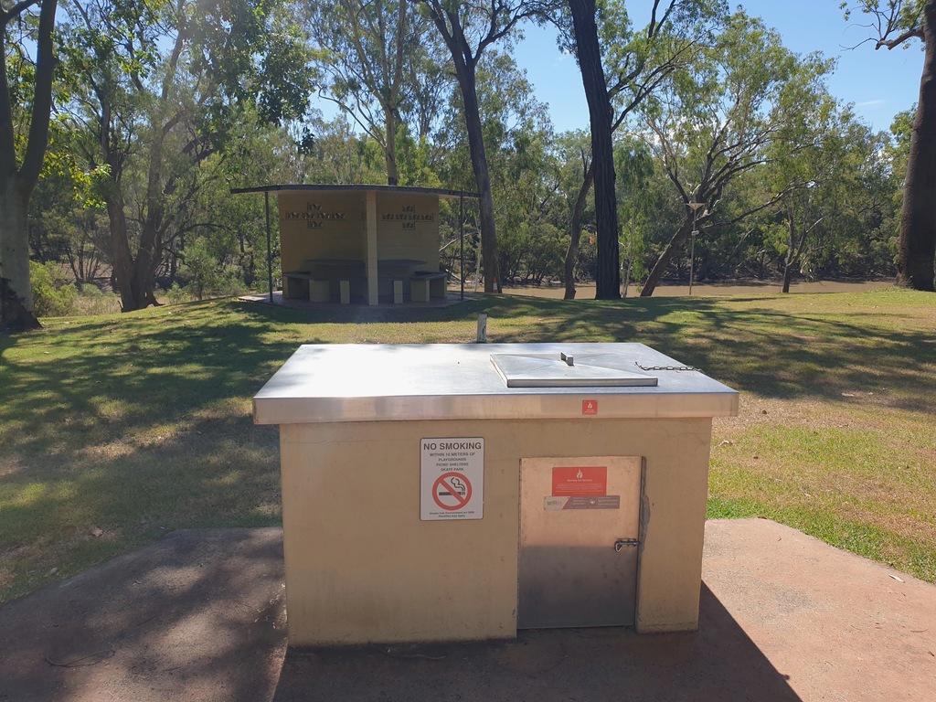 Area Piknik BBQ di Dawson River Junction Park Theodore 7 Day Donation Camp Queensland